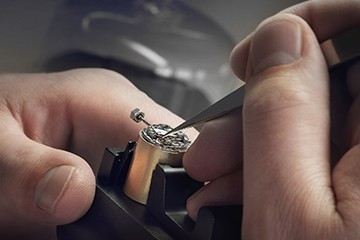 上海欧米茄手表起雾了维修