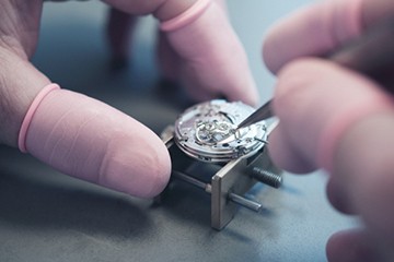 上海欧米茄石英表为什么突然不走了